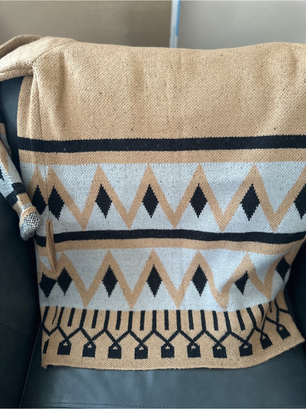 Cozy Geometric Pattern Women’s Sweater - Tan, Black & Light Gray